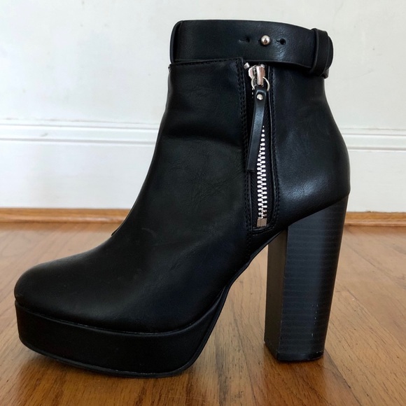 Divided Shoes - Black Zipper Platform Boots